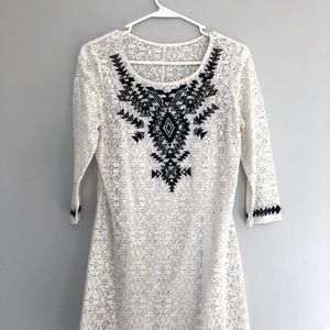 Lace dress with black design